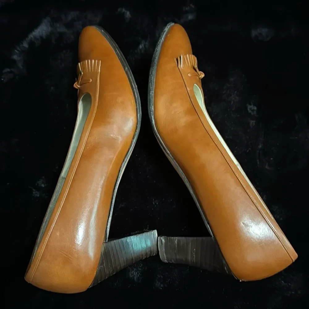 Saks Fifth Avenue Vintage Leather Heels. 11AAA